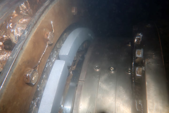 double underwater stern tube seal repair after replacement of seals