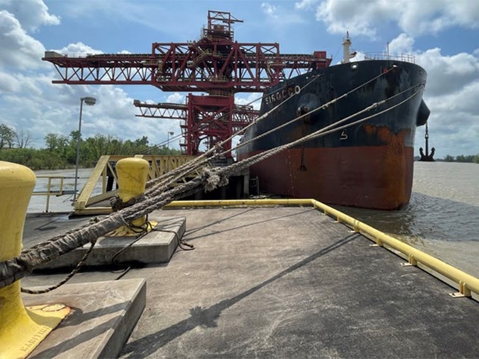 Bulker Sirocco prior to breakaway