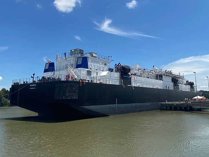 Bunkering barge